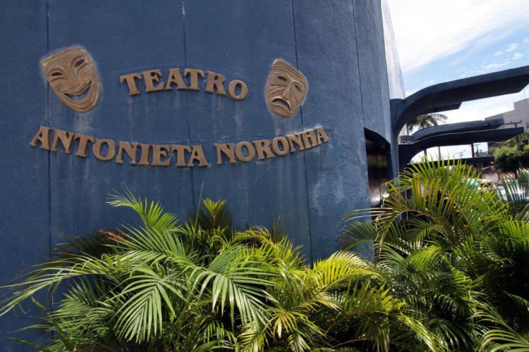 Teatro Antonieta Noronha, na rua Pereira Filgueiras, próximo ao Paço Municipal, foi inaugurado em 2004