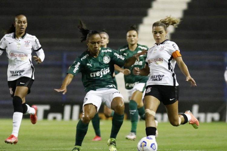 Corinthians joga contra o Palmeiras hoje, domingo, 06, pela Supercopa do Brasil Feminina; veja onde assistir ao vivo ao jogo, horário, provável escalação e últimas notícias. 