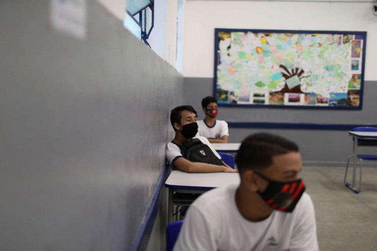Students attend a class at Aplicacao Carioca Coelho Neto municipal school as some schools continue with the gradual reopening, amid the coronavirus disease (COVID-19) outbreak, in Rio de Janeiro, Brazil November 24, 2020. REUTERS/Pilar Olivares