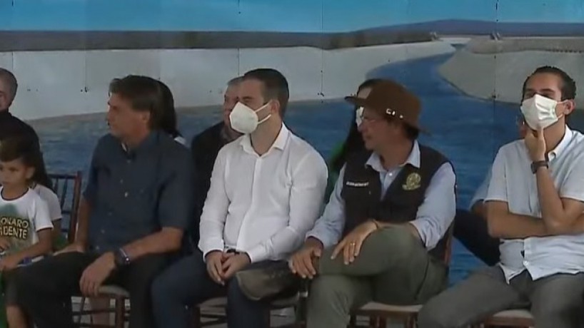 Presidente Jair Bolsonaro, deputado federal Capitão Wagner, ministro do Turismo, Gilson Machado, e deputado federal Domingos Neto (PSD)(foto: Reprodução / Youtube)