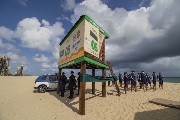 FORTALEZA, CE, BRASIL, 09.02.2022: 2 Postos de Salvamento aquatico foram inaugurados hoje na Praia de Iracema - Posto 5 (Foto:Thais Mesquita/OPOVO)