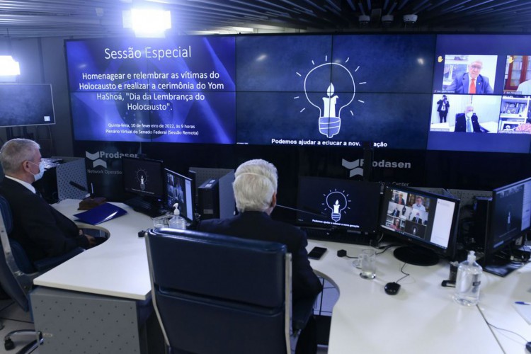 Sessão especial remota, realizada a partir da sala de controle da Secretaria de Tecnologia da Informação (Prodasen), destinada a homenagear e relembrar as vítimas do Holocausto e realizar a cerimônia do Yom HaShoá, 