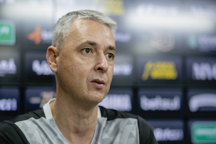 FORTALEZA, CE, BRASIL, 10-02.2022: Tiago Nunes, Tecnico do Ceara, da entrevista ao Jornal O POVO excliva falnado do clube, contrataçōes e equipe. em epoca de COVID-19. (Foto:Aurelio Alves/ Jornal O POVO)
