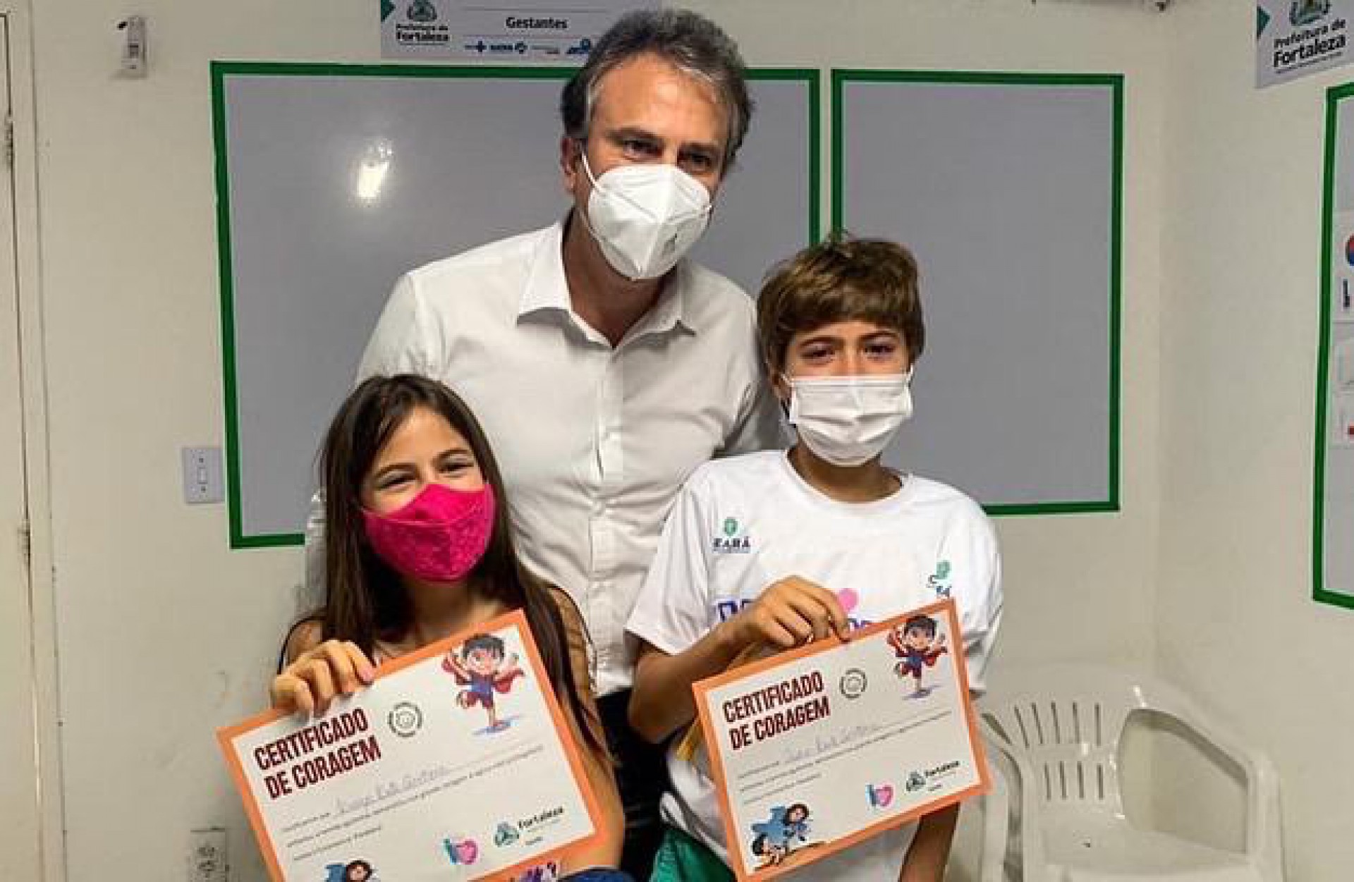 Filhos de Camilo e Onélia Santana são vacinados com a 1ª dose da vacina contra a Covid-19
