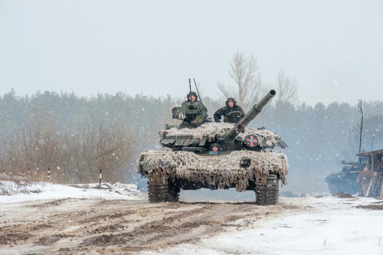 Tropas da Ucrânia em movimentação próximo à fronteira