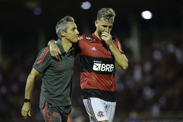 Técnico Paulo Sousa comemora vitória do Flamengo sobre Nova Iguaçu pelo Campeonato Carioca