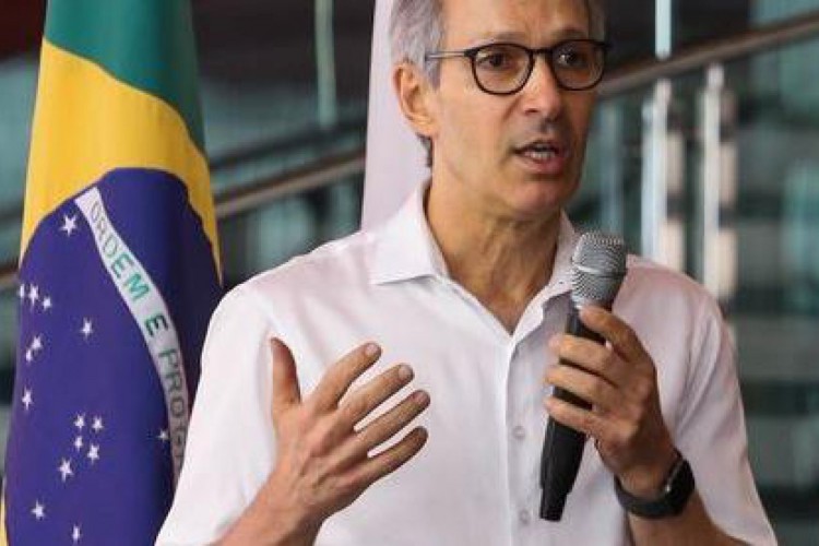 Governador Romeu Zema defende  
atuação em bloco do Sul e do Sudeste