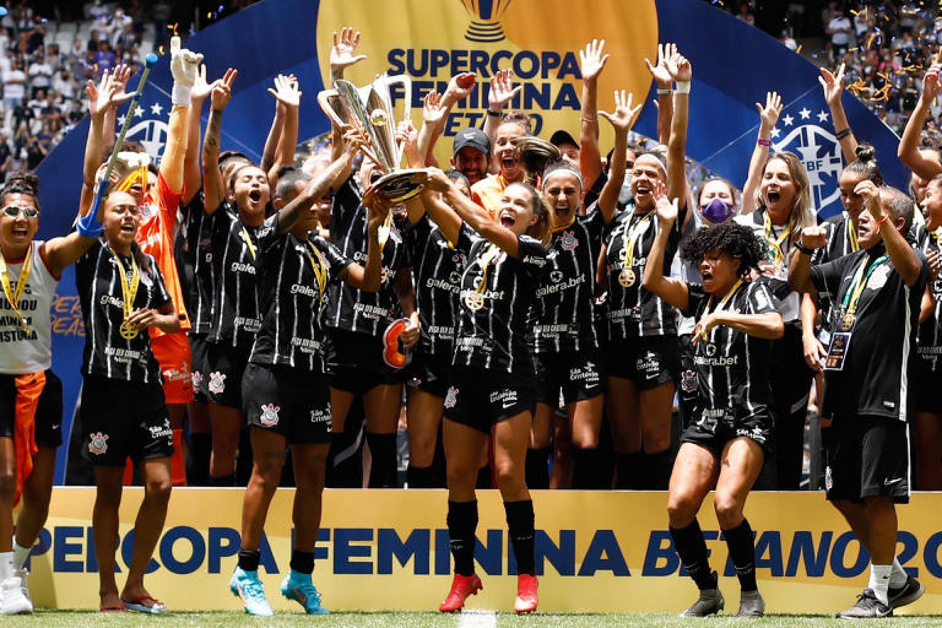 Corinthians venceu a Supercopa do Brasil Feminina com gols nos acréscimos diante do Grêmio.  (Foto: Rodrigo Gazzanel/Agência Corinthians)