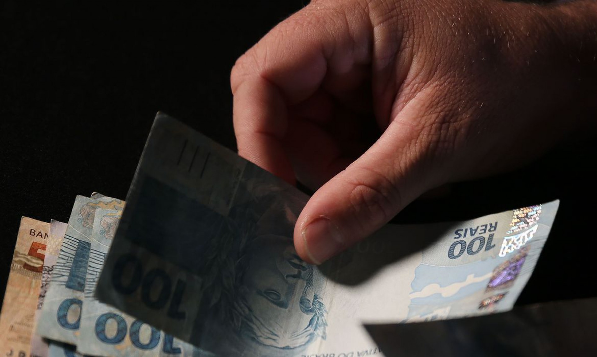 Consumidor pode exigir a restituição imediata da quantia paga, monetariamente atualizada (Foto: José Cruz/Agência Brasil)
