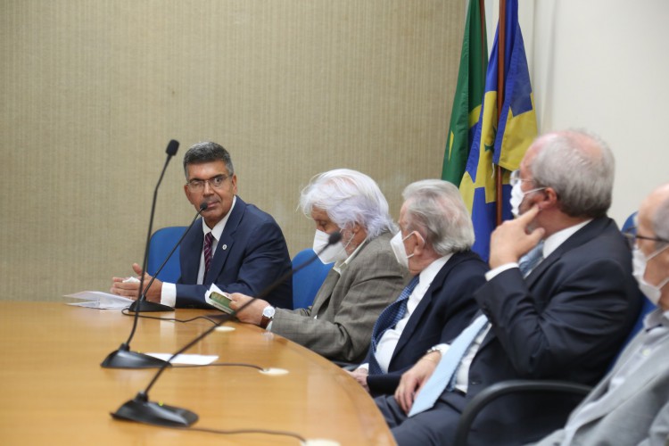 Economista Lauro Chaves Neto &eacute; o primeiro presidente da Academia Cearense de Economia