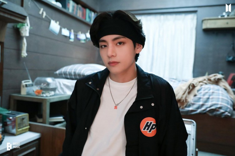 V, do BTS, foi diagnosticado com covid-19