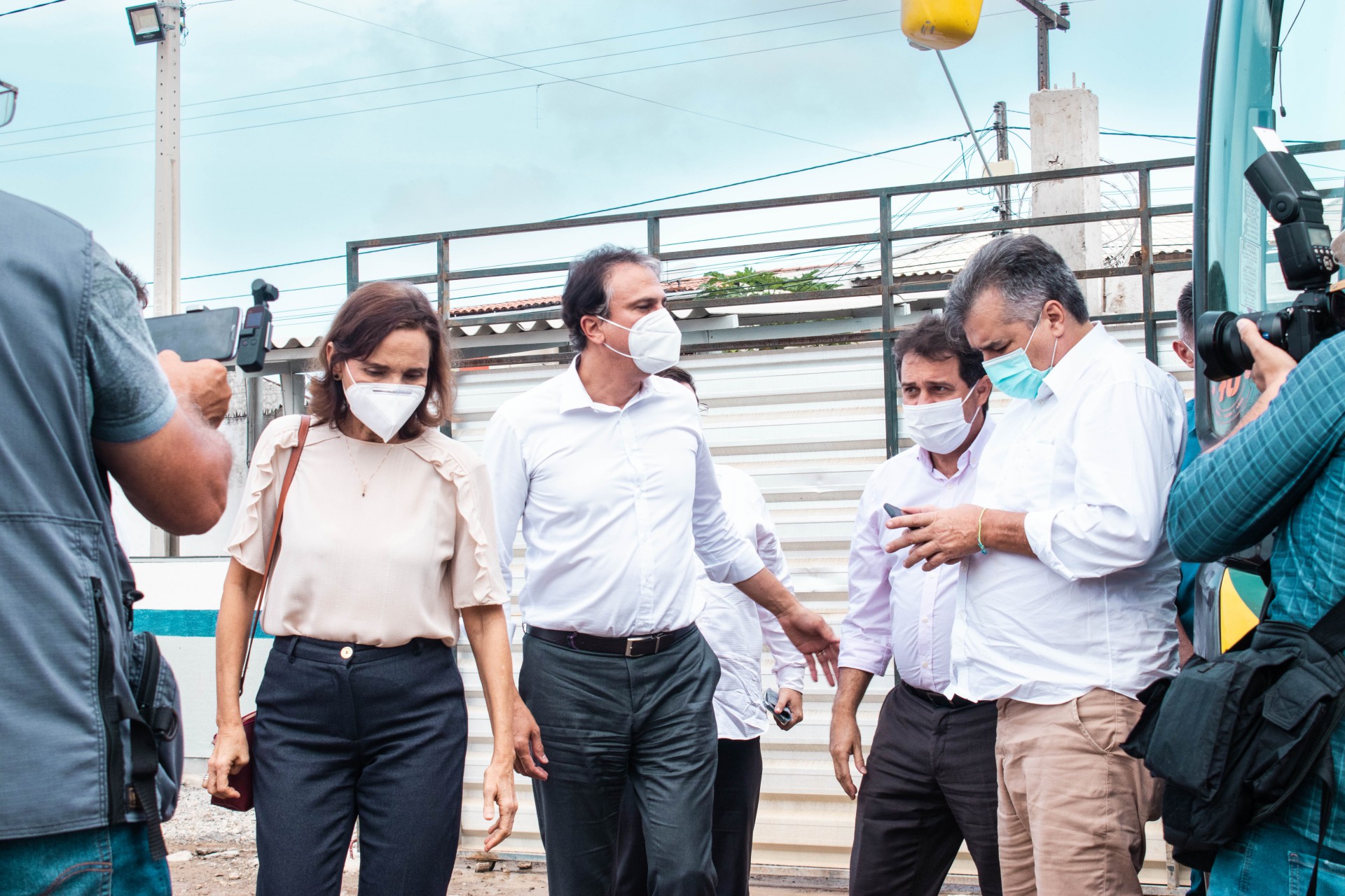 ￼ Vice-governadora Izolda Cela e o governador Camilo Santana em visita à construção do Hospital Universitário da Uece (Foto: FOTOS FERNANDA BARROS)