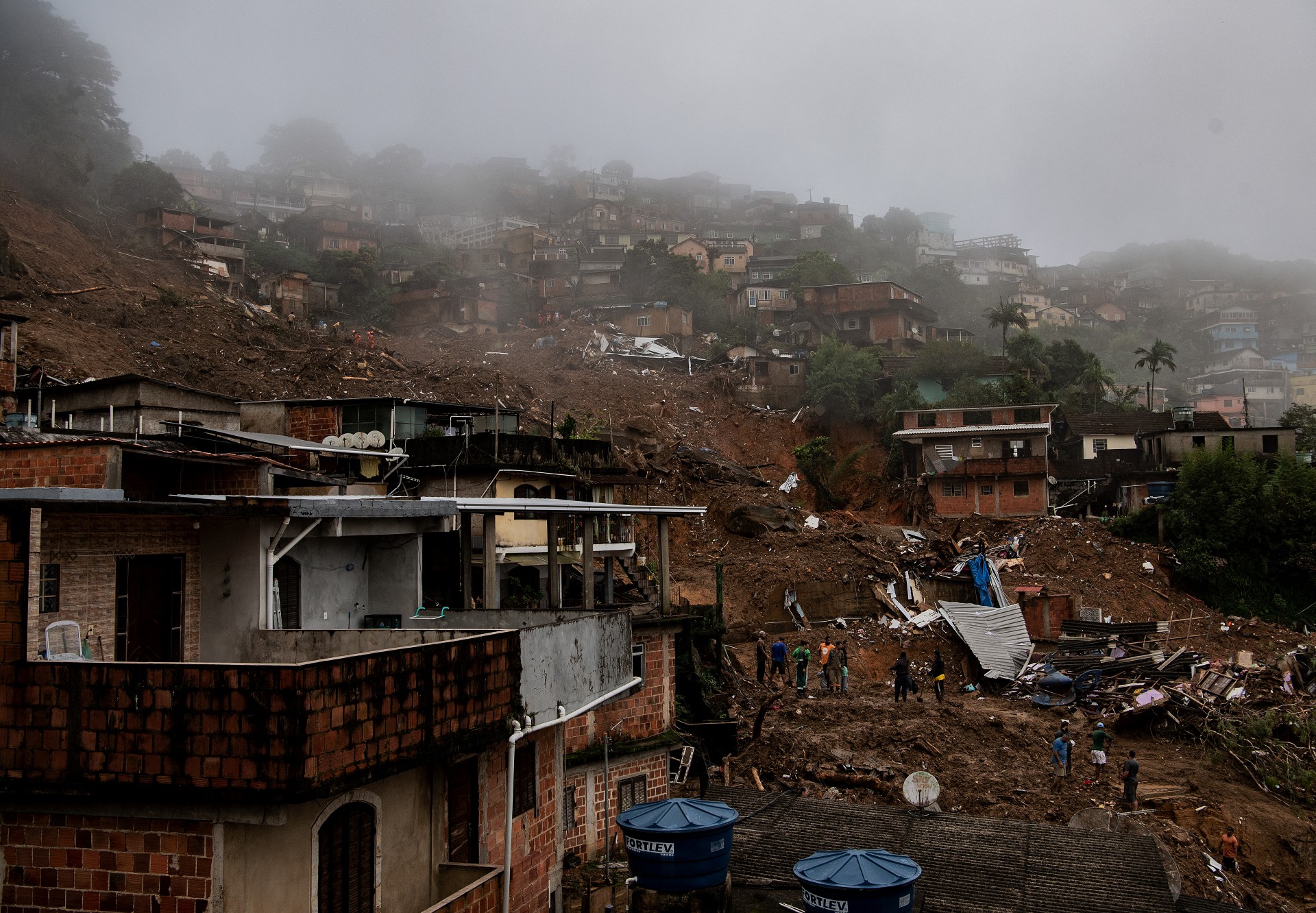 Tragédia em Petrópols. View of the scene after a mudslide in Petropolis, Brazil on February 16, 2022. - Large scale flooding destroyed hundreds of properties and claimed at least 34 lives in the area. (Photo by CARL DE SOUZA / AFP). (Foto: CARL DE SOUZA/AFP)