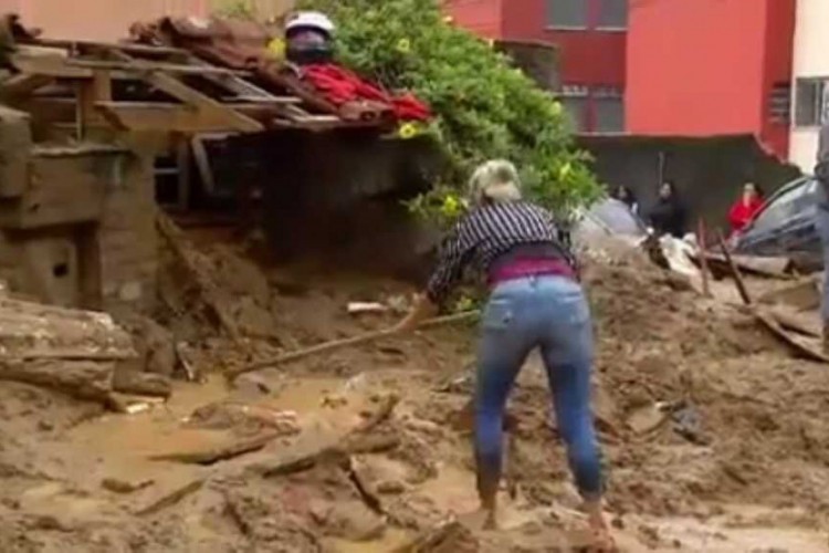 Vítimas morreram soterradas em casa 