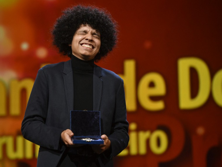 O filme brasileiro "Manhã de domingo" levou o Urso de Prata como melhor curta-metragem. O diretor Bruno Ribeiro homenageou sua mãe, que morreu de covid-19, durante o discurso