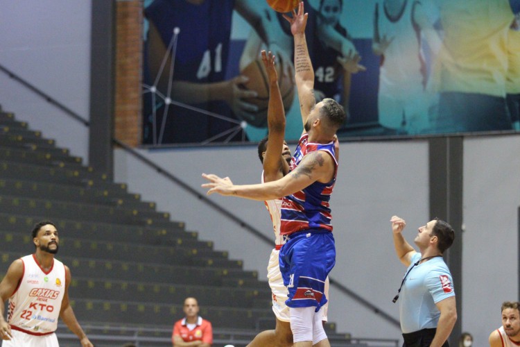Fortaleza Basquete Cearense teve um aproveitamento de ataque muito baixo e sofreu mais uma derrota no NBB