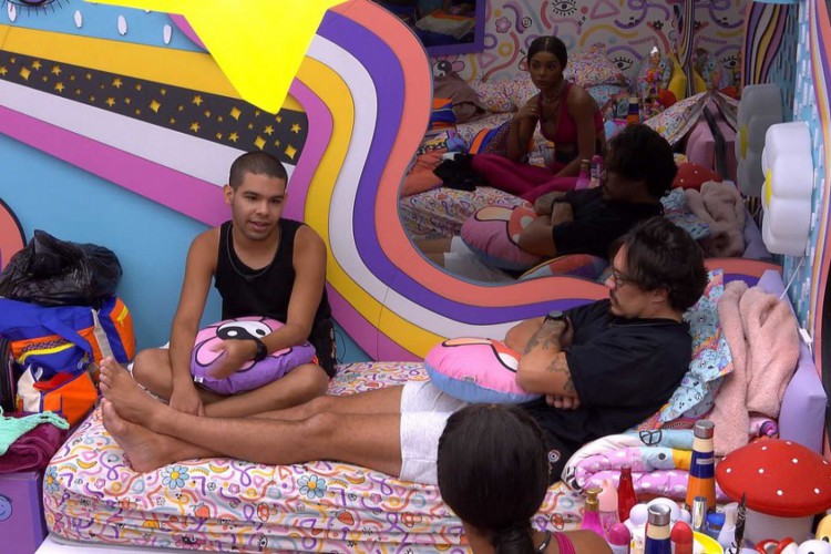 BBB 22:Vyni e Eli conversam no quarto Lollipop; saiba onde assistir o Jogo da Discórdia de hoje (21/02) e que horas começa o reality da TV Globo