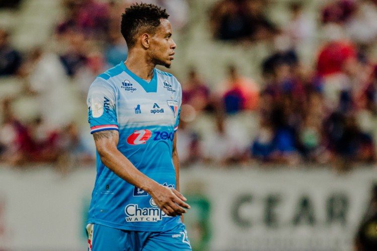 FORTALEZA-CE, BRASIL, 19-02-2022: Jogo entre Fortaleza 3 x 1 Bahia - Copa do Nordeste de 2022 - Estádio Castelão.  Jussa, volante do Fortaleza. (Foto: Júlio Caesar/O Povo)