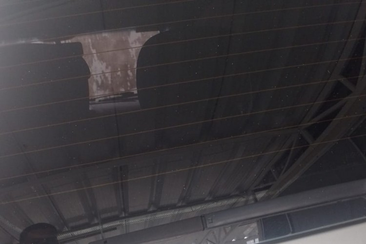 Carro fazia transporte por aplicativo e a passageira foi baleada no bairro Paupina