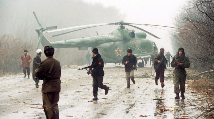Helicóptero russo derrubado por guerrilheiros chechenos en 1994(Foto: Mikhail Evstafiev/Wikimedia Commons)