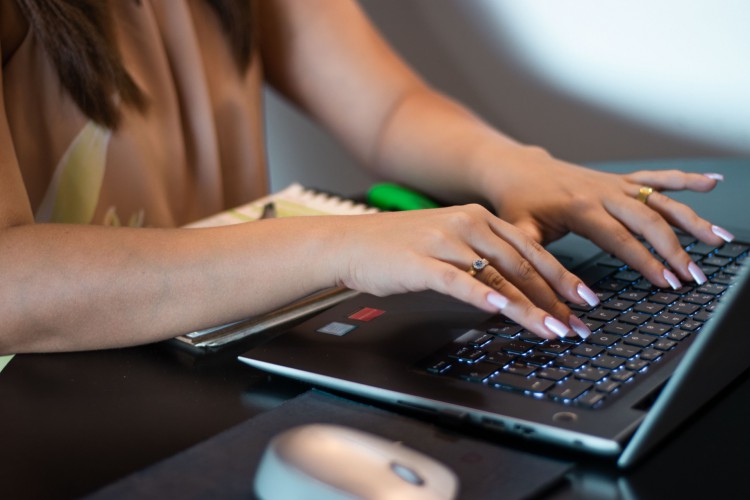 Em rela&ccedil;&atilde;o aos cursos, o maior n&uacute;mero de vagas de est&aacute;gio s&atilde;o contabilizados nas &aacute;reas de administra&ccedil;&atilde;o, pedagogia, contabilidade, marketing e comunica&ccedil;&atilde;o


