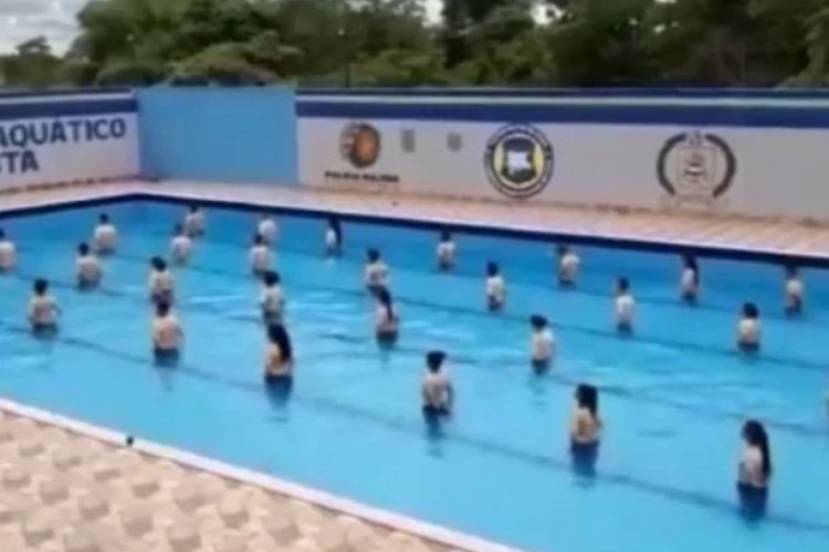 Funcionário força alunos do colégio militar a idolatrar governador de Goiás, assista