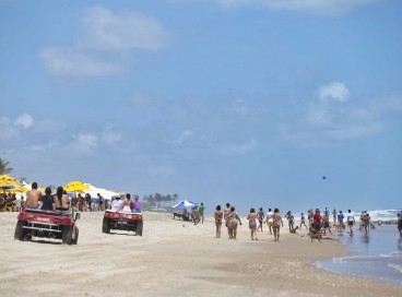 A movimentação na Praia das Fontes, em Beberibe, foi tranquila no domingo de Carnaval 