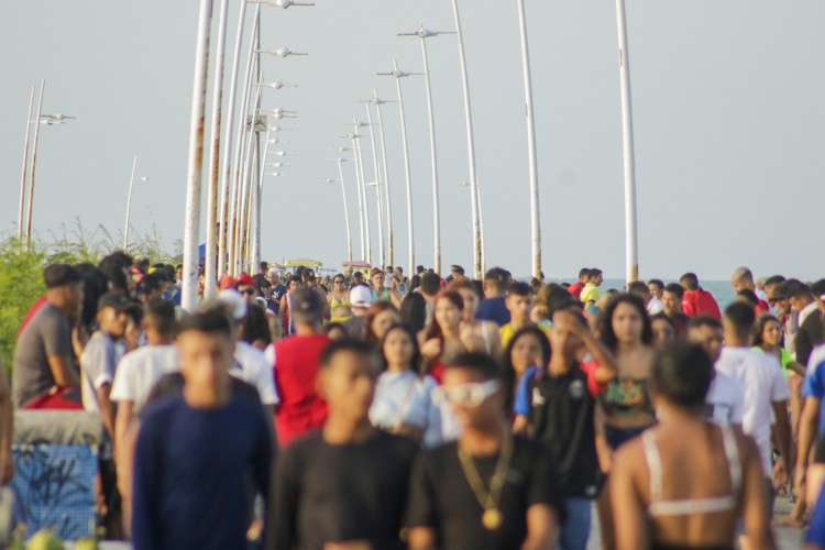 Movimentação na Praia de Iracema em fim de semana em Fortaleza