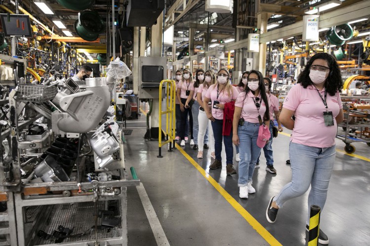 A a&ccedil;&atilde;o foi lan&ccedil;ada em 8 de mar&ccedil;o de 2021, em homenagem ao Dia Internacional da Mulher. A empresa custeou os cursos de forma&ccedil;&atilde;o de condutores para que elas obtivessem a habilita&ccedil;&atilde;o profissional
