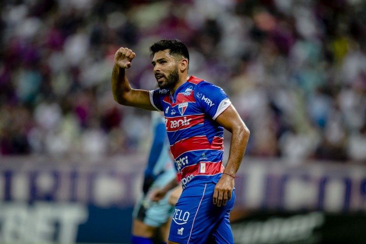 Atacante Silvio Romero deve ser titular do Fortaleza diante do River Plate