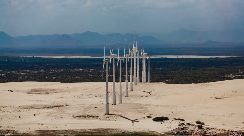 Fortaleza-ce, Brasil - 09-11-2019: Imagens aéreas de Torres de Energia Eólica na orla do Ceará. (Foto: Júlio Caesar/O POVO) 
