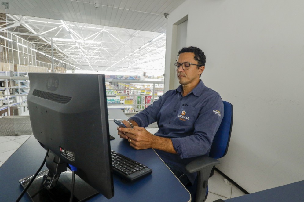 Emmanuel Nóbrega é diretor comercial da Simplifique. A empresa resolveu hospedar seus dados em um data center e focar na expansão do número de unidades no Interior do Ceará(Foto: Thais Mesquita)