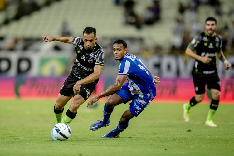 FORTALEZA, CE, BRASIL, 04-03.2022: Ceara x CSA, na Arena Castel&atilde;o pela Copa do Nordeste. em epoca de COVID-19. (Foto:Aurelio Alves/ Jornal O POVO)