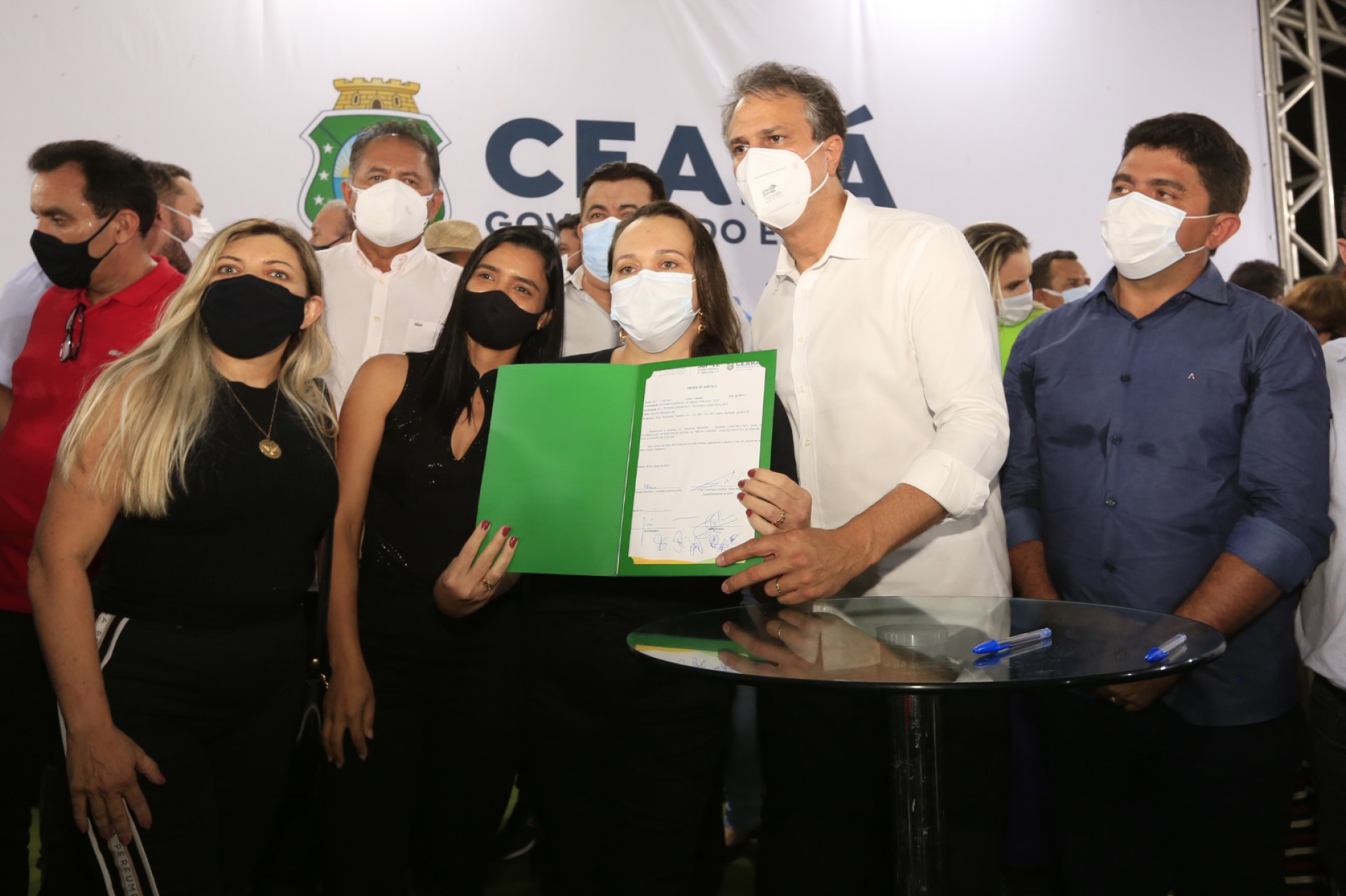 Camilo Santana assina documento que autoriza início as obras de revitalização  (Foto: Reprodução/Governo do Estado do Ceará)