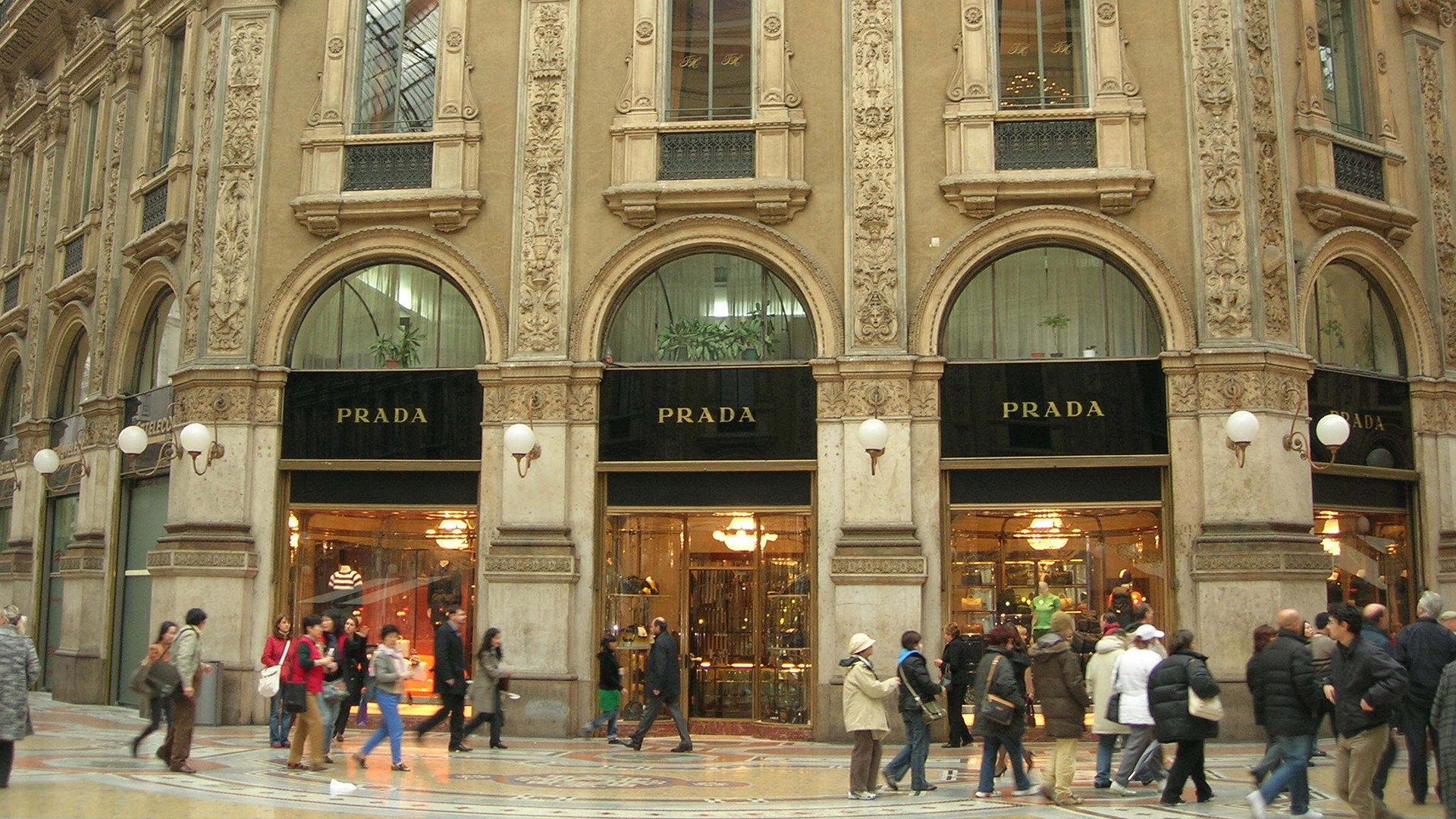 Exemplo de exportação no Mundo, Itália tem 26 das 100 marcas de luxo mais importantes do mundo, que representam 15% do volume de negócios de toda a indústria daquele país (Foto: Pavel Gromov/Wikimedia Commons)