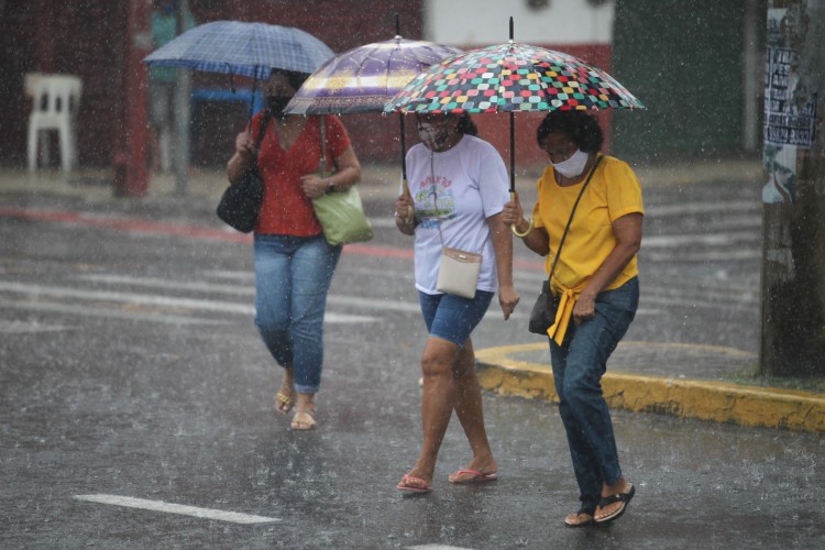 De acordo com a Funceme nos pr&oacute;ximos dias as macrorregi&otilde;es receber&atilde;o chuvas com intensidade de fraco a moderada
