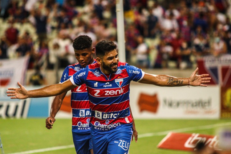 Experiente em Libertadores, atacante Silvio Romero pode ser titular do Fortaleza diante do Colo-Colo