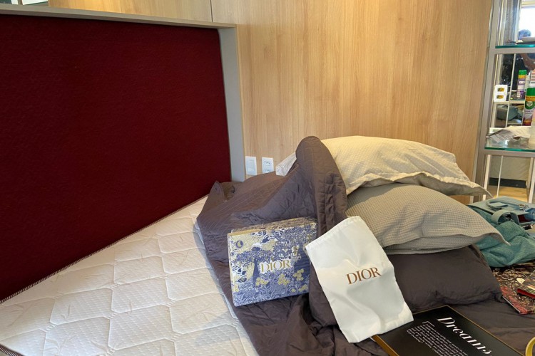 Apartamento de luxo, roupas e bebidas caras. Suspeito de chefiar facção ostentava no Cocó 