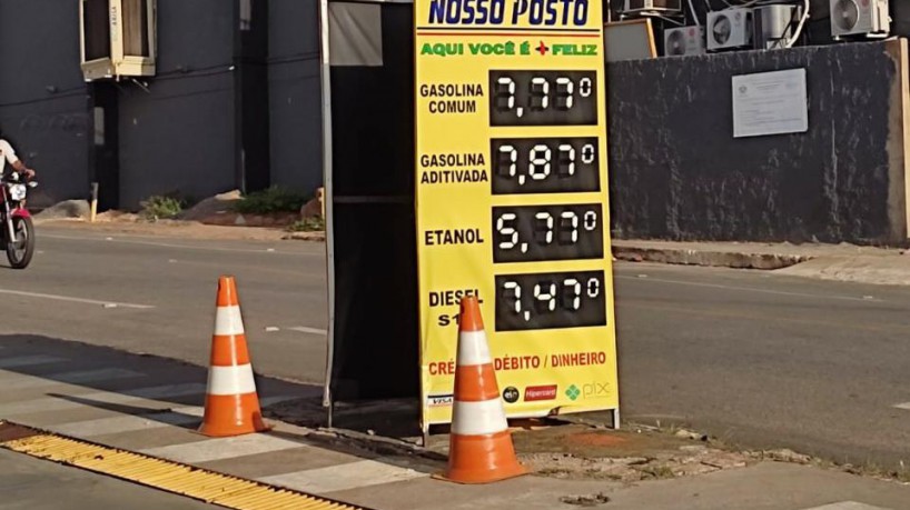 Postos de gasolina em Juazeiro do norte já reajustam preços com alta implementada pela Petrobras (foto: Guilherme Carvalho/CBN Cariri)