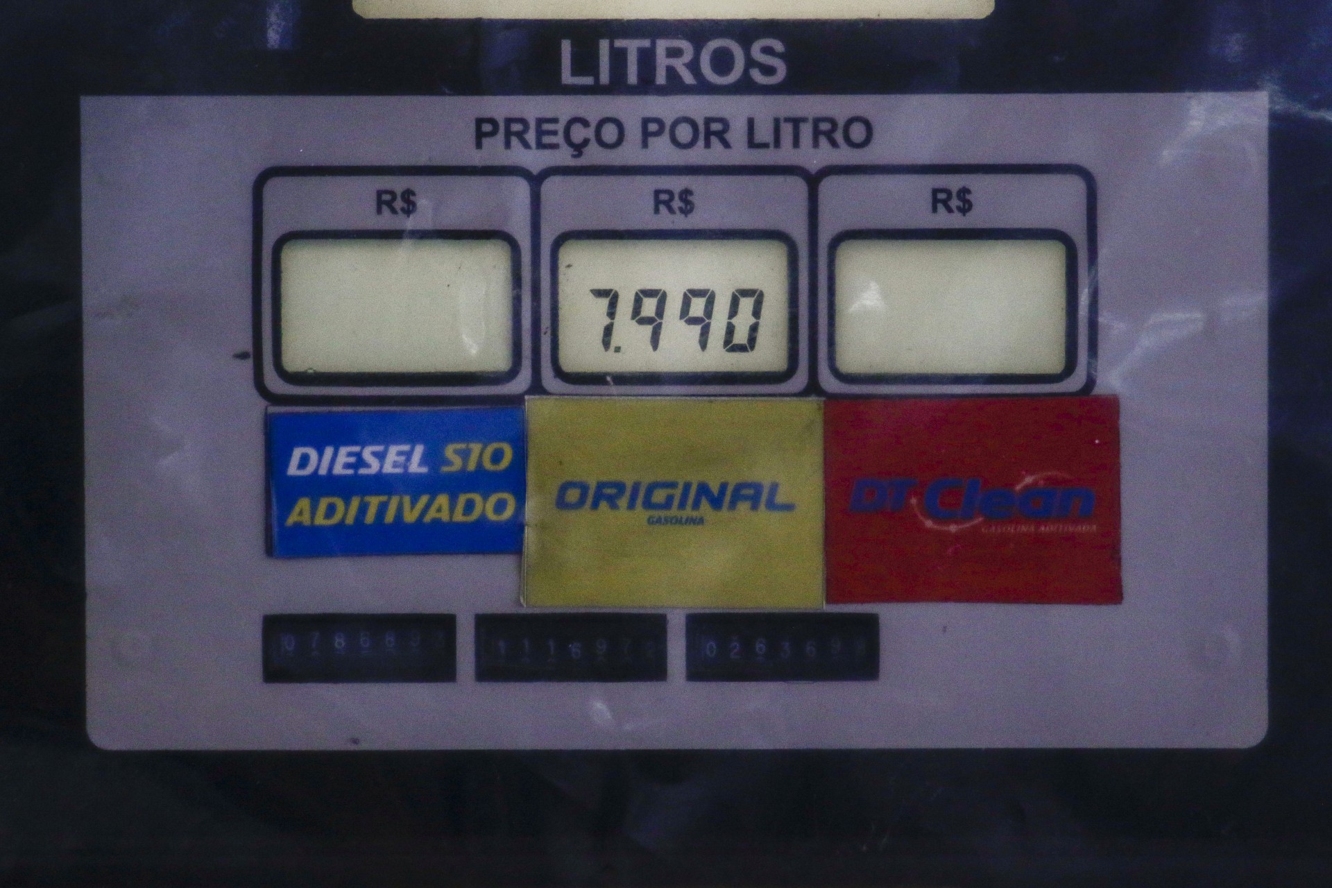 FORTALEZA, CE, BRASIL, 11.03.2022: Postos de Gasolina - Mais um aumento nos preços dos combustiveis  (Foto:Thais Mesquita/OPOVO) (Foto: Thais Mesquita)