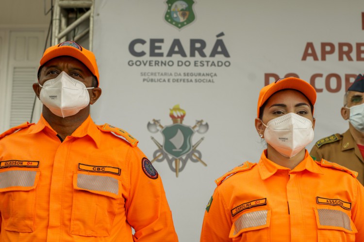 O CBMCE alerta ainda para o cuidado com a exposição por tempo prolongado à luz solar, que também pode acarretar em queimaduras.  (Foto:Thais Mesquita/OPOVO)