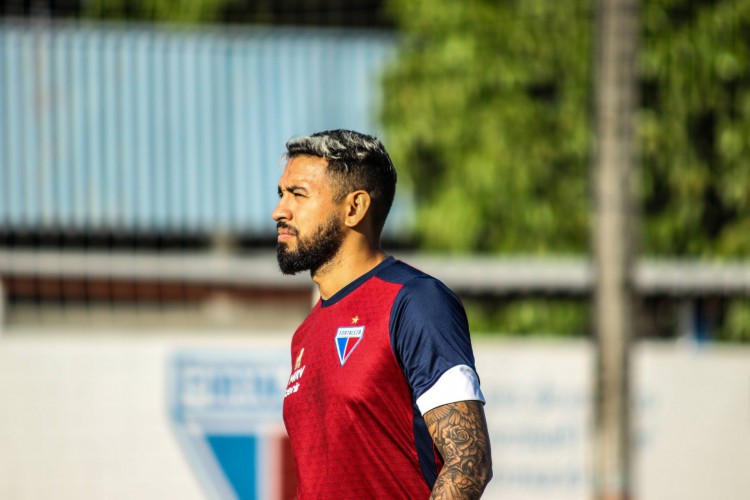 Volante Felipe em treino do Fortaleza no Centro de Excelência Alcides Santos, no Pici