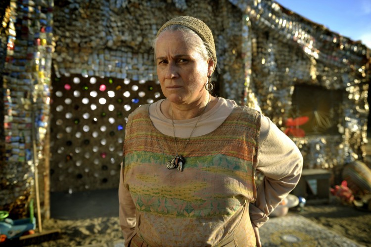 Em 'Avenida Brasil', Mãe Lucinda, interpretada por Vera Holtz, costumava tratar as crianças com amor e afeto no lixão