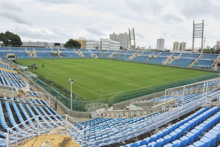 Gramado do estádio Presidente Vargas já está pronto para receber jogos