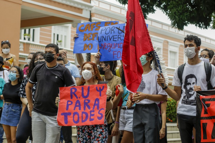  Alunos da UFC realizaram nesta semana manifestações denunciando má qualidade da refeição até então ofertada no Restaurante Universitário (RU)
