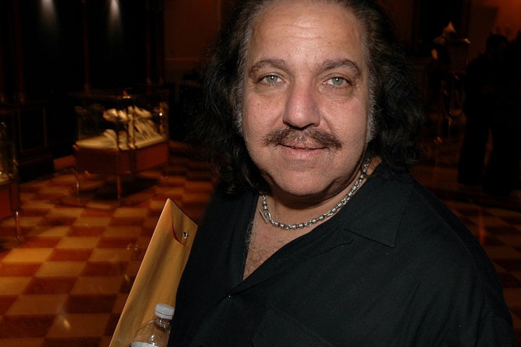 Ron Jeremy tem em seu currículo mais de 1700 filmes