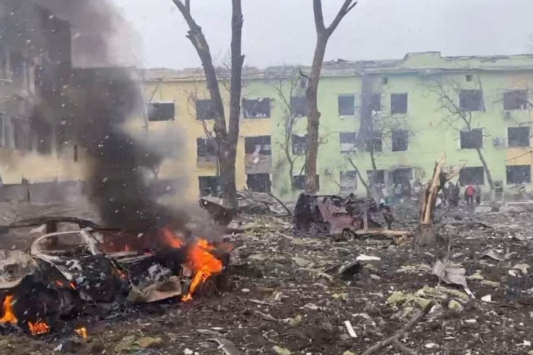 Ucrânia rejeita ultimato russo e Mariupol não se rende