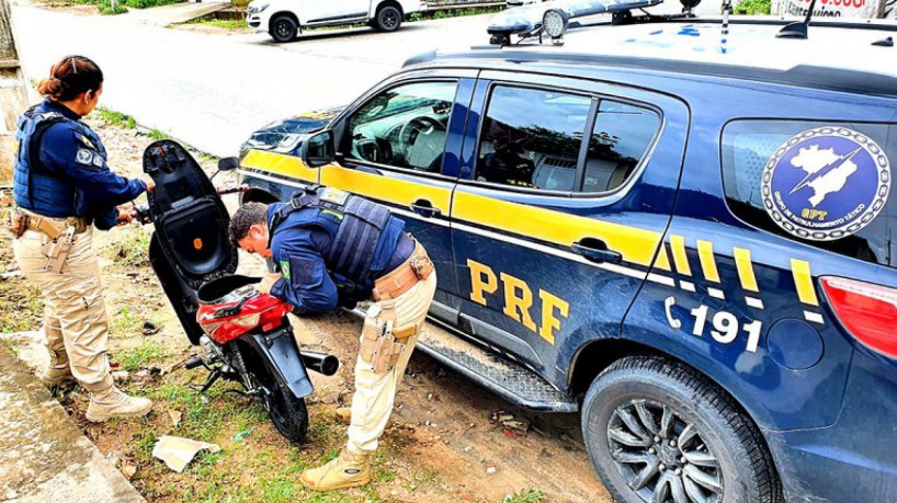 PRF recupera motocicleta roubada em 2016 na capital cearense
(foto: Divulgação/PRF)