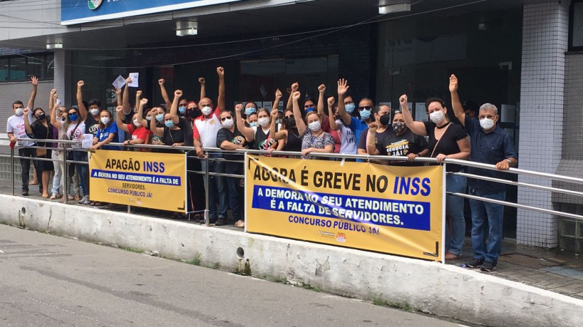 Servidores do INSS deflagram greve por tempo indeterminado em reinvindicação à realização de concurso público e reajuste salarial de 19,99%(foto: Sinprece/Divulgação)