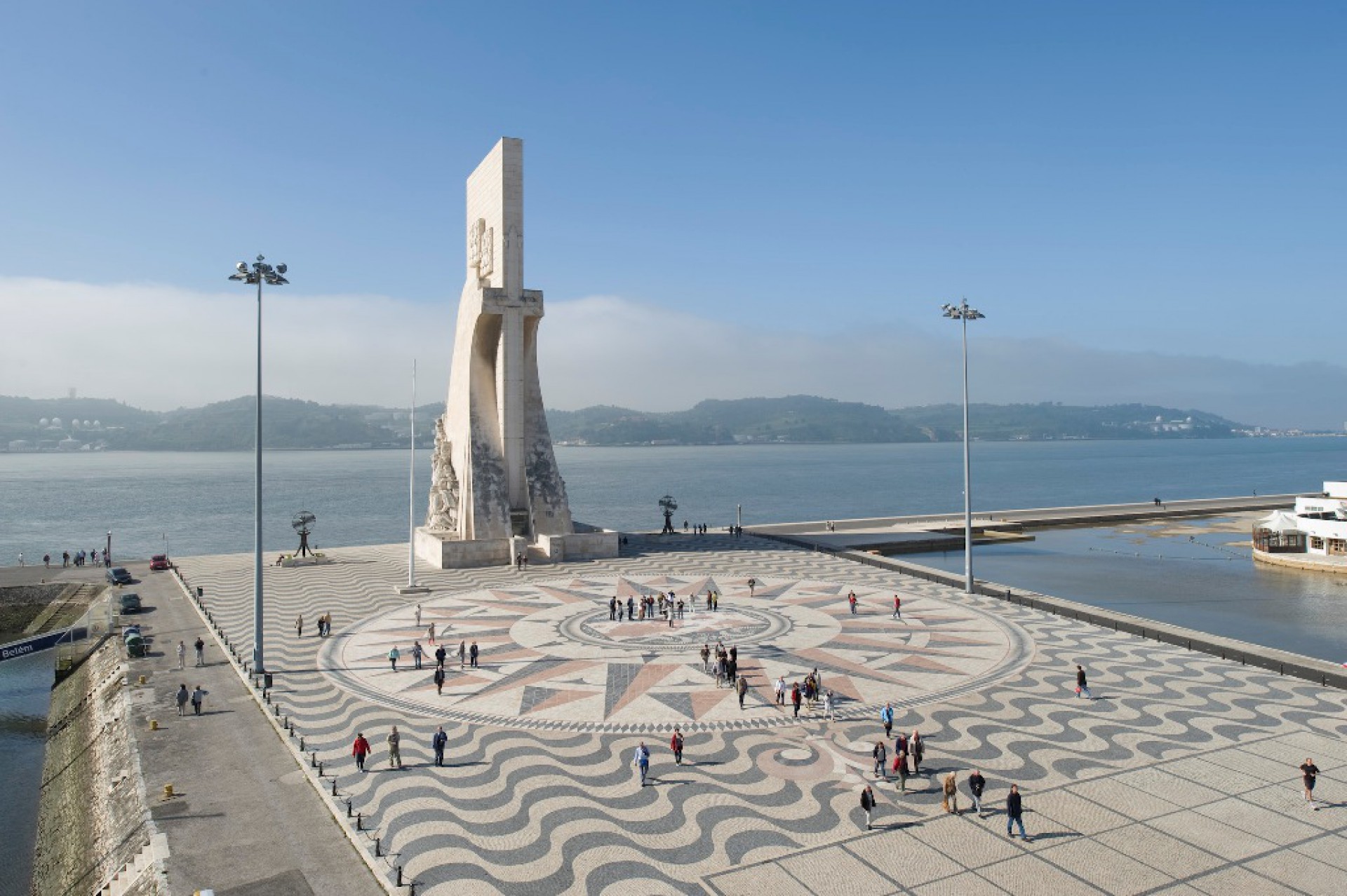 Rosa dos Ventos no monumento Padrão dos Descobrimentos, em Portugal (Foto: Arquivo Padrão dos Descobrimentos/Divulgação)